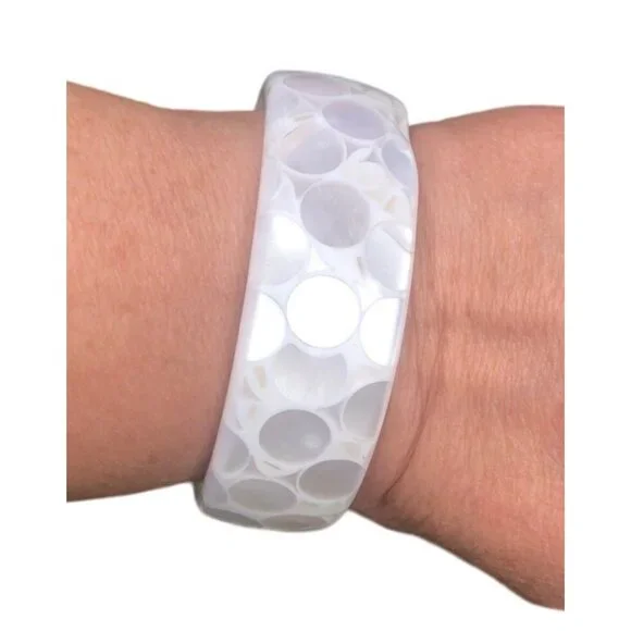 Chunky Vintage White Lucite Bangle Bracelet with Encased Mother of Pearl Polka D - Picture 1 of 7